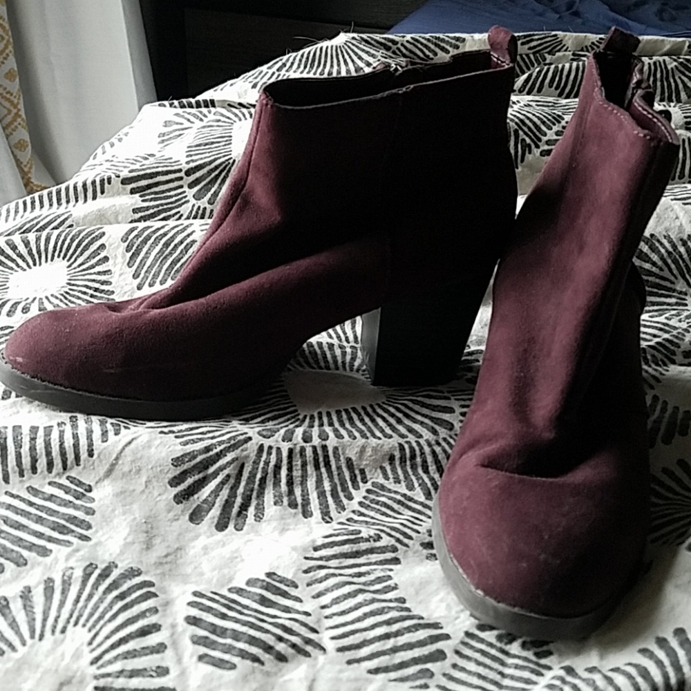 Maroon booties